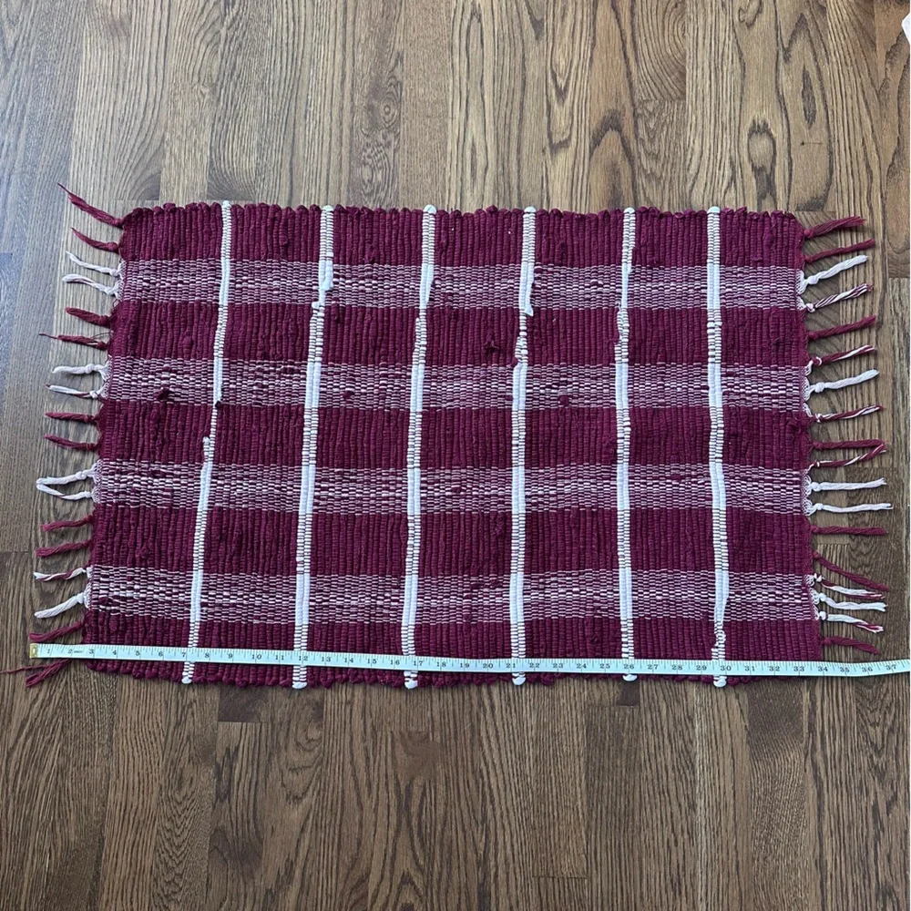 Decocrated burgundy woven accent rug